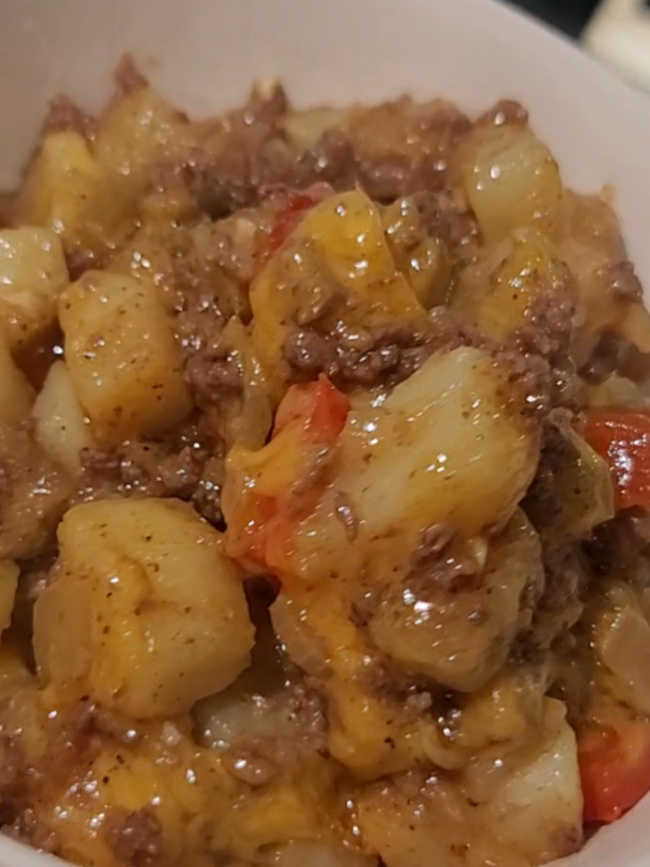 One pot meals are my favorite because they're easy, and there are fewer dishes (when I don't unnecessarily dirty a pan that I knew would be too small to begin with). ONE POT CHEESY BEEF & POTATOES  3 potatoes, cubed Add 1 Tbsp of oil to the bottom of the pan. Add potatoes and cook until softened and lightly browned. Remove from pot. 1lb ground beef, browned Add ground beef to pot and brown. Add the following ingredients to the pot.  1 onion, diced 1 red bell pepper, diced 3 gloves garlic, minced Allow veggies to cook down for a few minutes.  1/2 tsp salt 1/4 tsp pepper 1/2 tsp garlic powder 1/2 tsp onion powder 1 tsp paprika  Stir ingredients and add potatoes back into pot.  1 cup beef broth Add broth and bring to a simmer. Cover and let simmer for 5 minutes until potatoes are finished cooking.  1 cup cheddar cheese, shredded Uncover, stir, and top with cheddar cheese. Cover for another 2 to 3 minutes, until cheese is melted. Serve and Enjoy!! #onepotmeal #EasyRecipes #busyfamilymeals 