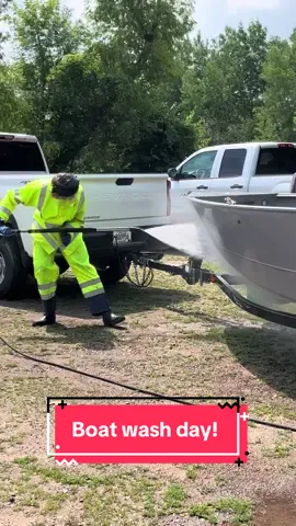 ✅ Boat wash  🛑Zebra mussels 🛶 🐟 😊  I tagged along with Chisago County staff recently to see their decontamination unit in action on Rush Lake. Currently there are only two lakes in the county with zebra mussels (Comfort and Little Comfort) and county staff are working hard to keep it that way.  PS: if you’re in the hood, meet me at Dennis Frandsen Park (north side of Rush Lake West) on WEDNESDAY AUG. 20, 4-6pm for free ice cream and fun learning activities, including an aquatic critter quest and native/invasive plant ID.  #minnesota #zebramussels #aquaticinvasivespecies #chisagocounty #lakelife 