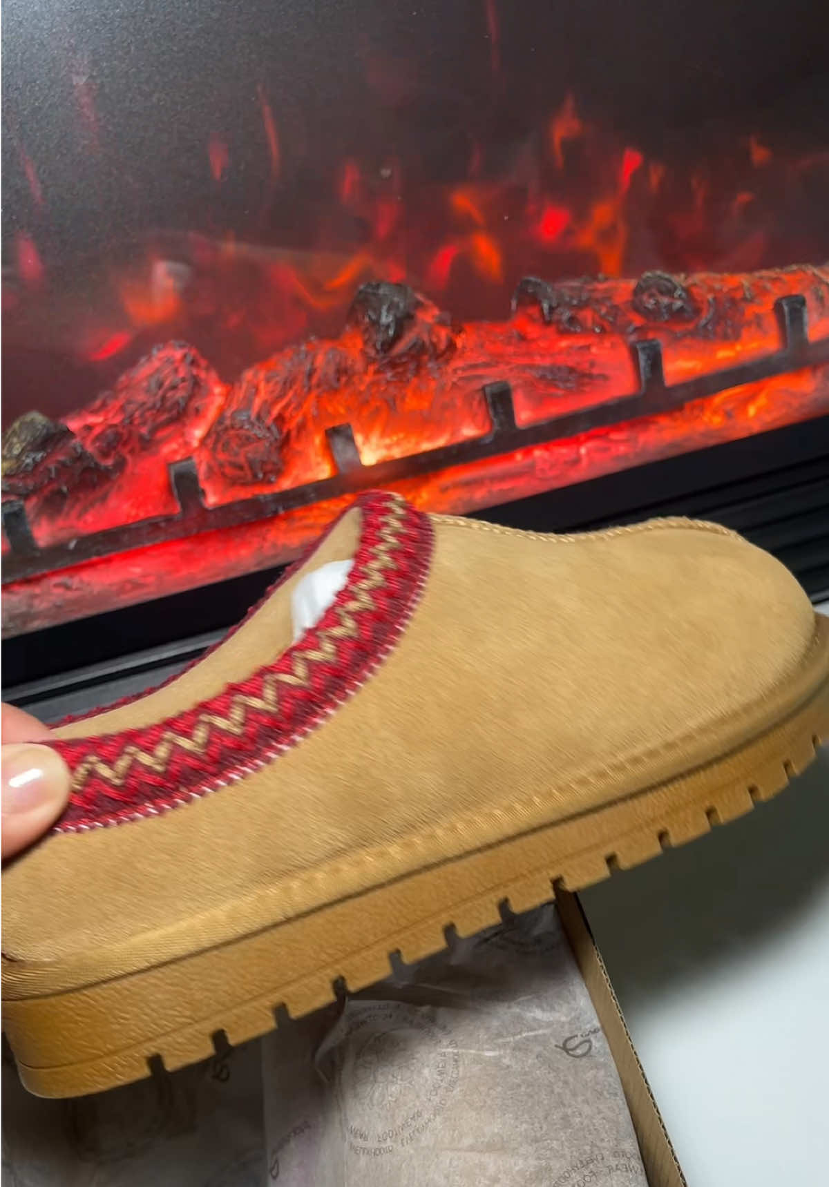 These are the most comfiest I’ve ever worn 🧸🍂 Get them NOW before they’re gone #falldealsforyou #platformboots #cozyvibes #slippers #tiktokshop 