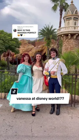 Replying to @your disney babe Vanessa at MNSSHP!! 😂💜🌊 #mnsshp #disneyhalloween #halloweencostume #littlemermaid #disneycostume 