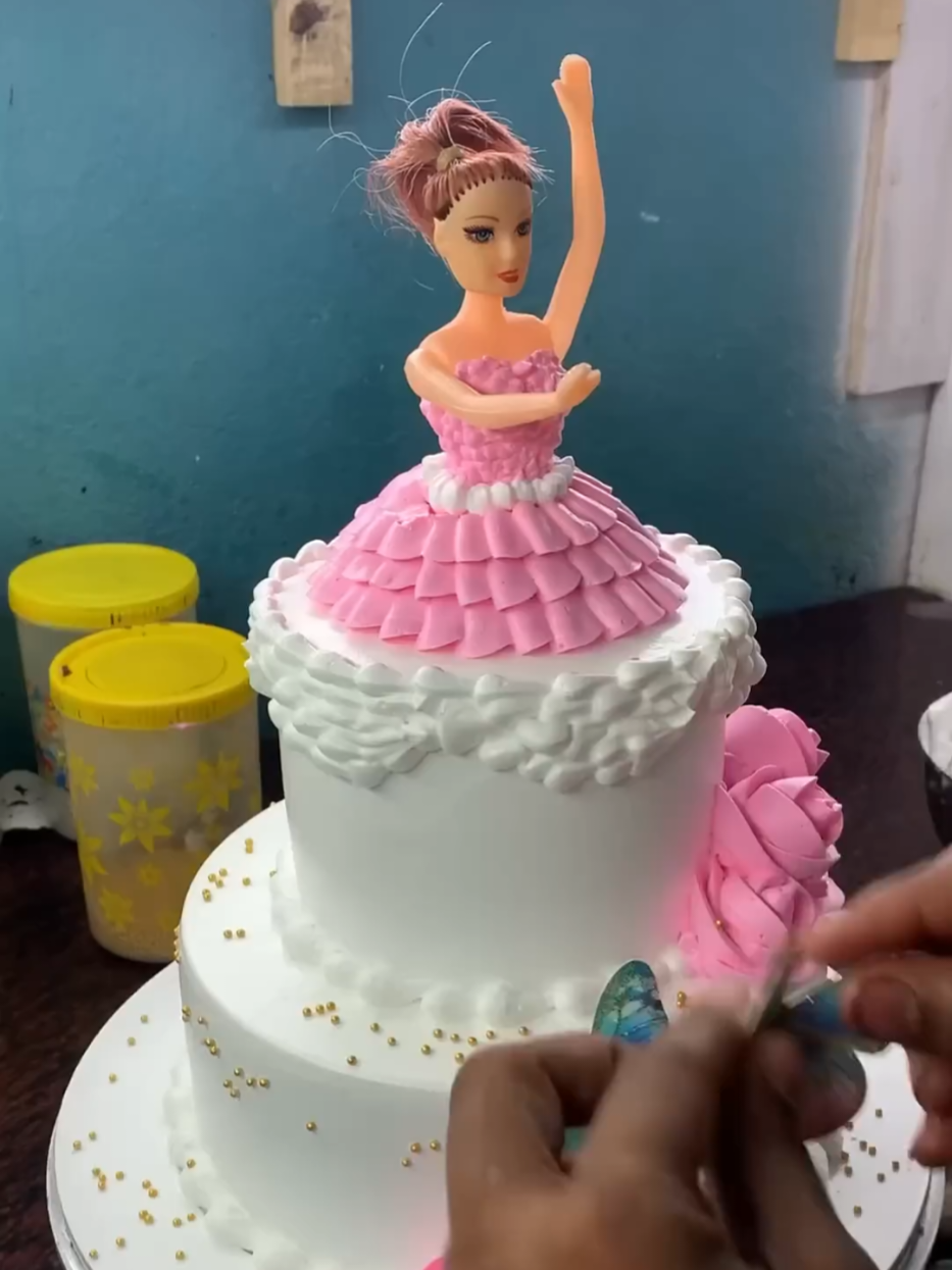 Wow Beautiful Doll Cake design #cakeart #cakedecorating #cakedesign #dollcake #fyp 