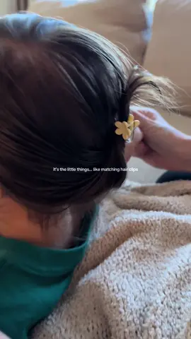 when i tell you i was so excited about  these😂 hers is SO tiny i can’t handle it🥹🌼 #Twinning #MiniHairClip #toddlerhair #MomLife #FlowerClips