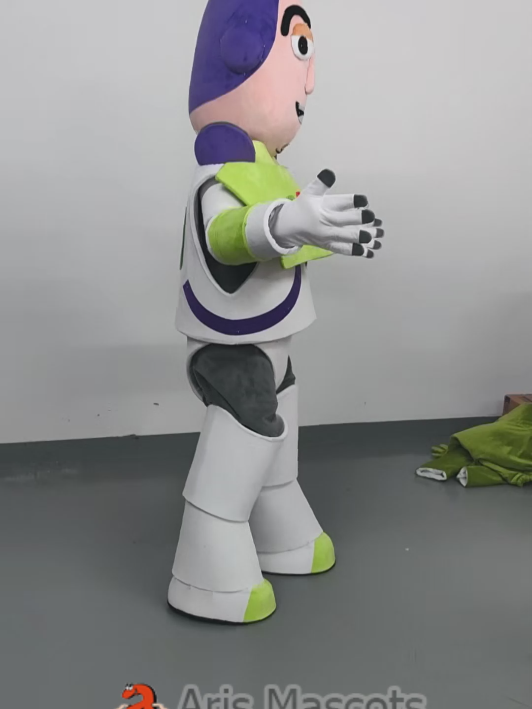 Adult Toy Story Character Buzz Lightyear Mascot Costume for Birthday Party #buzz #buzzlightyear #toystory #cosplay #characters #mascotte #mascota #maskot #maskottchen #custommascot #mascotproduction #mascotmaker
