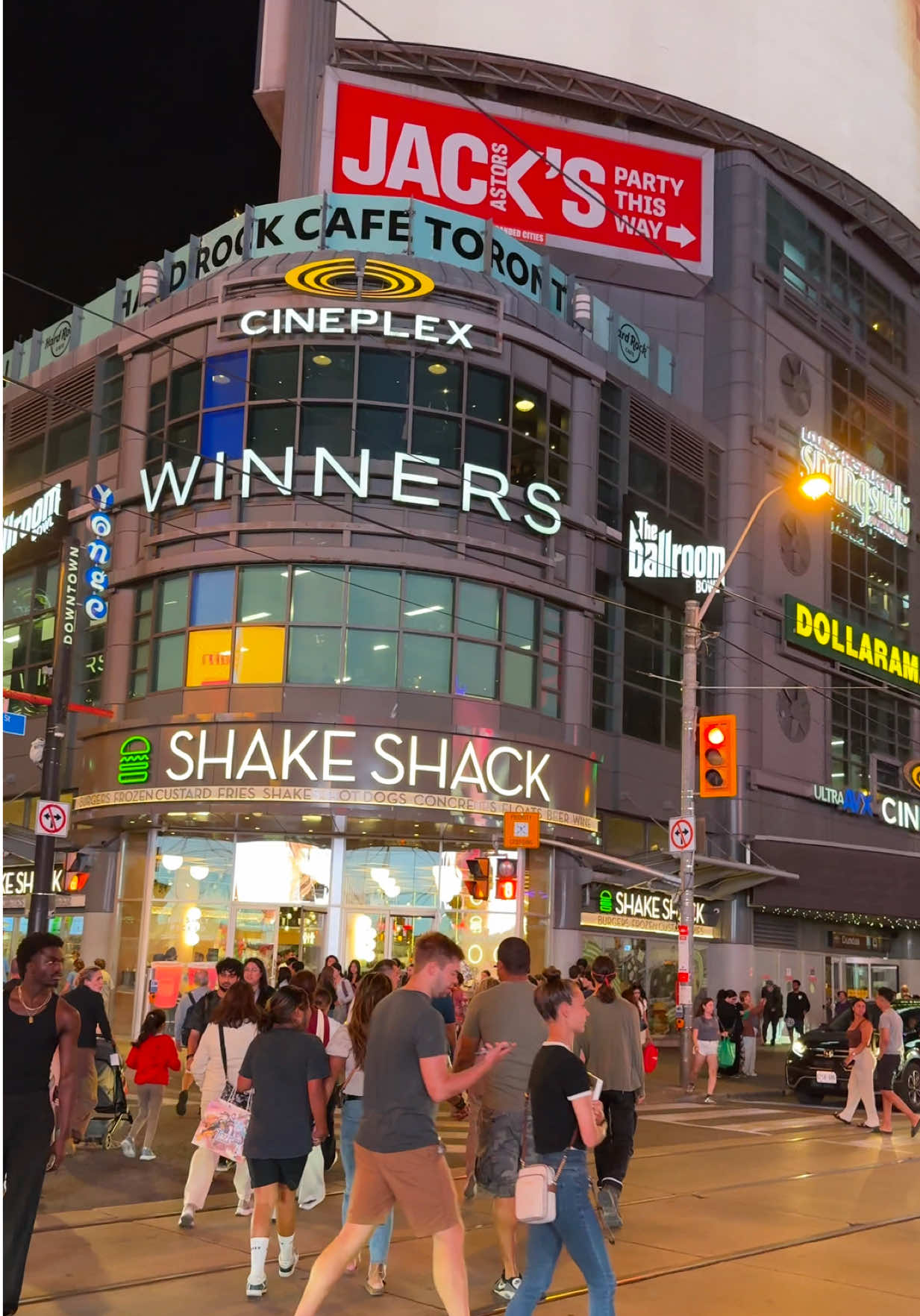 Tried @SHAKE SHACK for the first time! 😍😋🥤🍔 I got: Chicken Shack which was 10/10, Cheese Fries 10/10 and strawberry lemonade 7/10. Cant wait to try their shake next time! #shakeshack #shakeshackcanada #torontolife #FoodTok #burger 