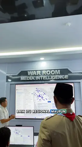 Saya berkesempatan meninjau langsung Ruangan Radar (Riau Damai Anti Cyber Crime) di Mapolda Riau bersama Kapolda. Teknologi ini penting untuk menjaga ruang digital kita tetap aman dan nyaman. Kolaborasi Pemko Pekanbaru bersama Polda Riau insyaAllah terus kita kuatkan demi masyarakat yang terlindungi.
