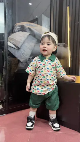 Đẹp traii có gì saiii các mẹ oiii 😜😜 mặc bộ này thì đẹp trai không ai bằngg lunn ạ 🤣#giadinhbap🌽 #dobochobeyeu #dohechobe #aophongchobe 