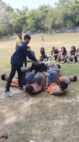 kekompakan dan saling percaya adlh stategi utk memenangkannya