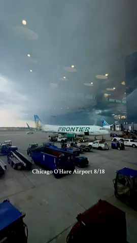 Flight cancelled. Storm chaser activated  #storm #chicagoweather #severeweather 