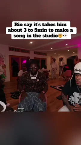 Rio say it’s takes him about 3 to 5min to make a song in the studio🤯👀#fyp #plaqueboymax #riodayungog #viral 