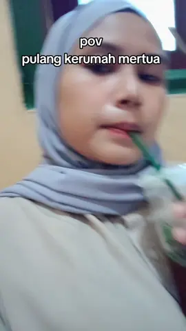 mungkin klo emakku masih ada juga kek gini bangun tidur tinggal makan, mau makan sesuatu tinggal rrquest minta di masakin, mau rebahan tinggal titipin bocil