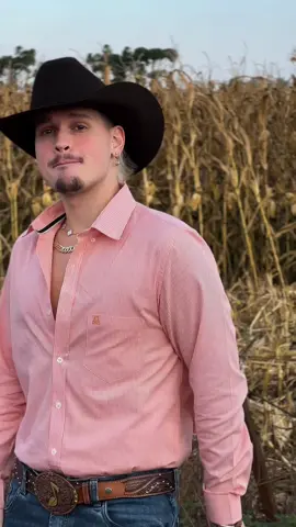 Bom dia de um jeito diferente hoje 🤠 Com essa música aqui grudada desde manhã. 😌🎶 #apaixonamuitagente #rionegroesolimoes #countrybeat 