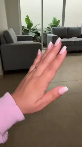 I haven’t felt the need to go to the salon. Press on nails are too easy, look amazing and last weeks!!!  . . @Curvlife #pressonnails #nails 