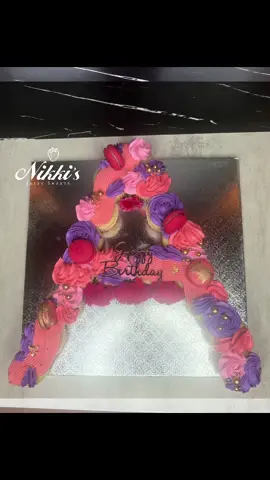 Lemon Blueberry Cupcake Cake  #njazzysweets #nikkisjazzysweets #tamaracbaker #westpalmbeachbaker #cupcakecake  