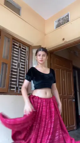 Aao na ⭐️  . . . . . #fypシ゚viral #SHREE🖤🌹 #nepalitiktok #hindisong #bellydance 