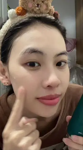 🌿 “Sữa rửa mặt dịu nhẹ, cuốn bay bụi bẩn nhưng giữ lại độ ẩm cho da. Rửa xong chỉ muốn sờ mãi thôi.”#PORCOPE #duongda #skincare#foryou #tiktokvn 