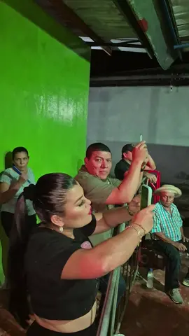 TIK TOK EN VIVO JOHN HARRIS CALDERÓN Y RADIO REFORMA SE OYE 102.7 FM EN EL CIERRE DE LAS PATRONALES DE CAÑAZAS DE VERAGUAS CON @nenitovargasplumasnegras @teamvladimiratencio Jardín Mi Chiricanita 🍺💪🍺💪#veraguaspanama🇵🇦 #tipicopanama🇵🇦 #juventudtipiquera #dondeeslafiestajw #cañazaveraguas 