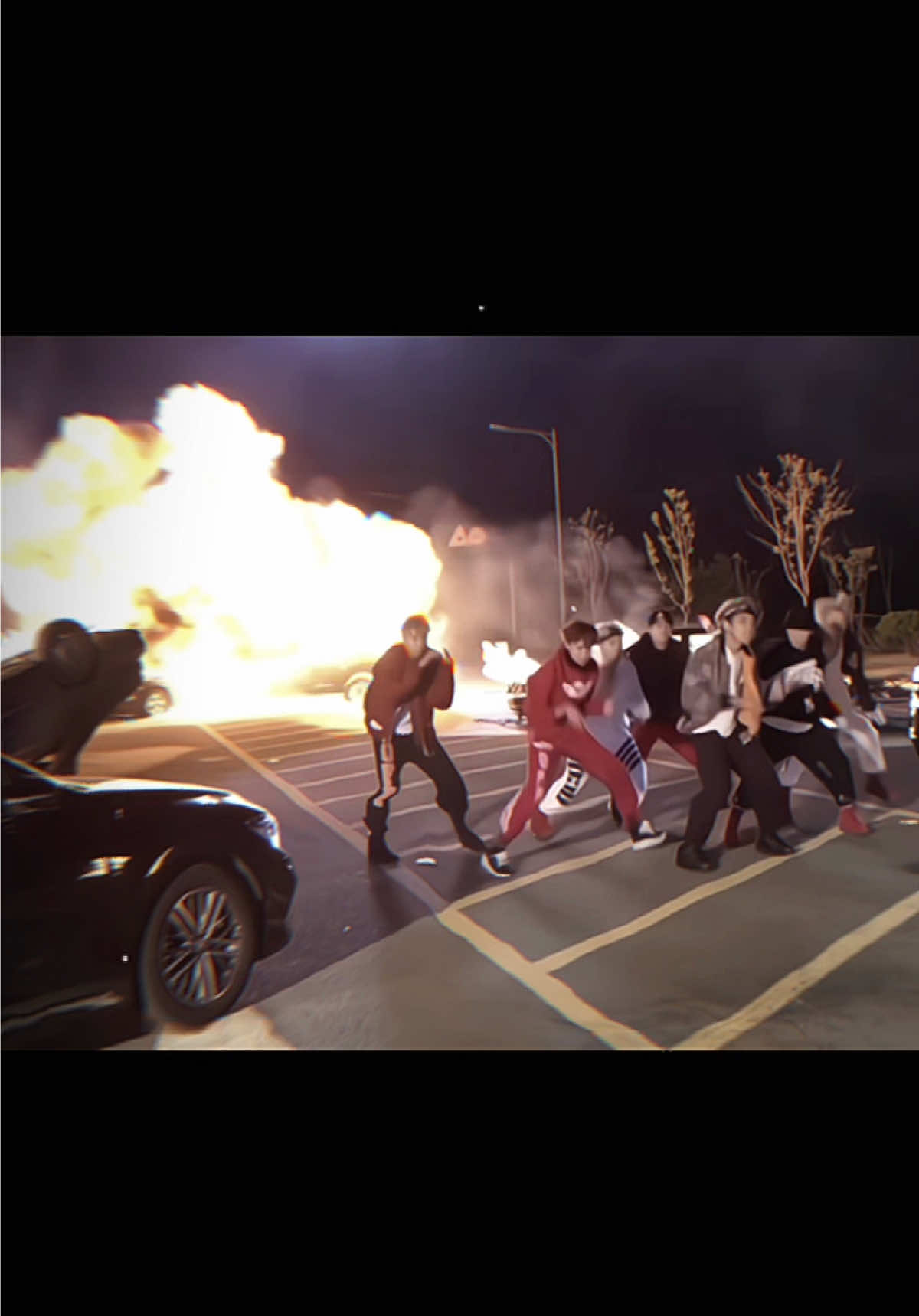 Nói không với phông xanh, nổ cái xe làm thầy Hiếu hú hồn luôn =))))) #bts #btsarmy #xh 