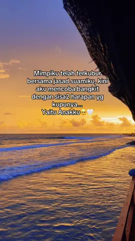 Ya allah peluklah aku🥹🤲🏻 kuatkan aku, sampaikan rinduku padanya aku akan berjuang membesarkan anak kita membahagiakannya seperti mimpi mimpi kita dulu🥹🩶🥀 #alfatihahsuamiku 