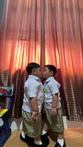 Ayaw nya pala pero kiniss nya. 🤣🤣🤣 #fypシ゚viral  #fyp  #fy 