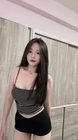 還咬著口香糖😛