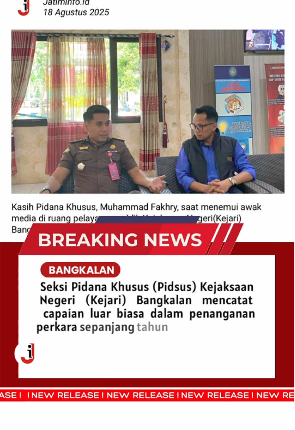 Seksi Pidsus Kejari Bangkalan Beberkan Delapan Kasus Korupsi dan Selamatkan Uang Negara Bangkalan – Seksi Pidana Khusus (Pidsus) Kejaksaan Negeri (Kejari) Bangkalan mencatat capaian luar biasa dalam penanganan perkara sepanjang tahun 2024. Puluhan kasus berhasil ditangani, dengan dominasi perkara tindak pidana korupsi. Kepala Seksi Pidsus Kejari Bangkalan, Muhammad Fakhry, membeberkan bahwa ada delapan kasus korupsi yang ditangani sepanjang tahun ini. Salah satu kasus krusial tersebut melibatkan Badan Usaha Milik Daerah (BUMD) Kabupaten Bangkalan. “Lebih banyak kasus tindak pidana korupsi mas, yang ditangani Kasi Pidsus Kejari Bangkalan,” ujar Fakhry saat ditemui awak media ini. Pernyataannya menegaskan fokus utama timnya dalam pemberantasan korupsi di wilayah tersebut. Penyidikan atas delapan perkara korupsi telah dilakukan secara intensif oleh tim Pidsus. Selain itu, tiga tuntutan perkara dan empat upaya hukum turut berhasil ditangani selama kurun waktu 2024. Tidak hanya menindak secara hukum, Pidsus juga berhasil menyelamatkan keuangan negara dalam jumlah signifikan. Total uang negara yang berhasil diselamatkan mencapai Rp1.462.311.500,- pada tahun ini. Kinerja ini menjadi salah satu bukti konkret peran aktif Pidsus dalam upaya pemberantasan korupsi di Bangkalan. “Mari kita saling bersinergi untuk meningkatkan kinerja dan efektivitas penanganan kasus perkara di Bangkalan,” tukasnya. Beragam jenis kasus yang ditangani juga menunjukkan kapasitas Pidsus dalam mengelola perkara dengan kompleksitas tinggi. Meski demikian, Fakhry menekankan bahwa korupsi tetap menjadi prioritas utama. Pidsus Kejari Bangkalan terus berinovasi untuk meningkatkan efektivitas kerja dalam penegakan hukum. Timnya berupaya agar setiap perkara ditangani secara transparan dan akuntabel. Dengan kinerja gemilang ini, Kejari Bangkalan berhasil menunjukkan komitmen teguh terhadap integritas dan profesionalisme. “Kami berkomitmen akan terus menjaga integritas dan profesionalisme dalam penegakan hukum,” pungkas Fakhry. Laporan ini mencerminkan dedikasi aparat hukum dalam menjaga keadilan dan menegakkan supremasi hukum di Kabupaten Bangkalan. Masyarakat pun diharapkan terus mendukung kerja Kejari demi masa depan yang bersih dari korupsi. #jatiminfo_id #seksipidsus #kejari #bangkalan #viral 