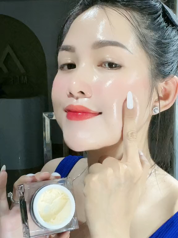Kem dưỡng trắng. #xuhuong #fypシ #kemfacecahoi #xinviadadep #chiaselamdep #kemduongtrangda #kem_face_collagen_cá_hồi #làm_đẹp_mỗi_ngày #CombofaceV2 #myphamthuthao #trimuntritham