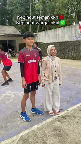 Waduh ndak bahaya tah terpikat pesona warlok🤭#justkonten#justkonten😜✌💃🍜 #kkn2025#unigalciamis#jawabarat 