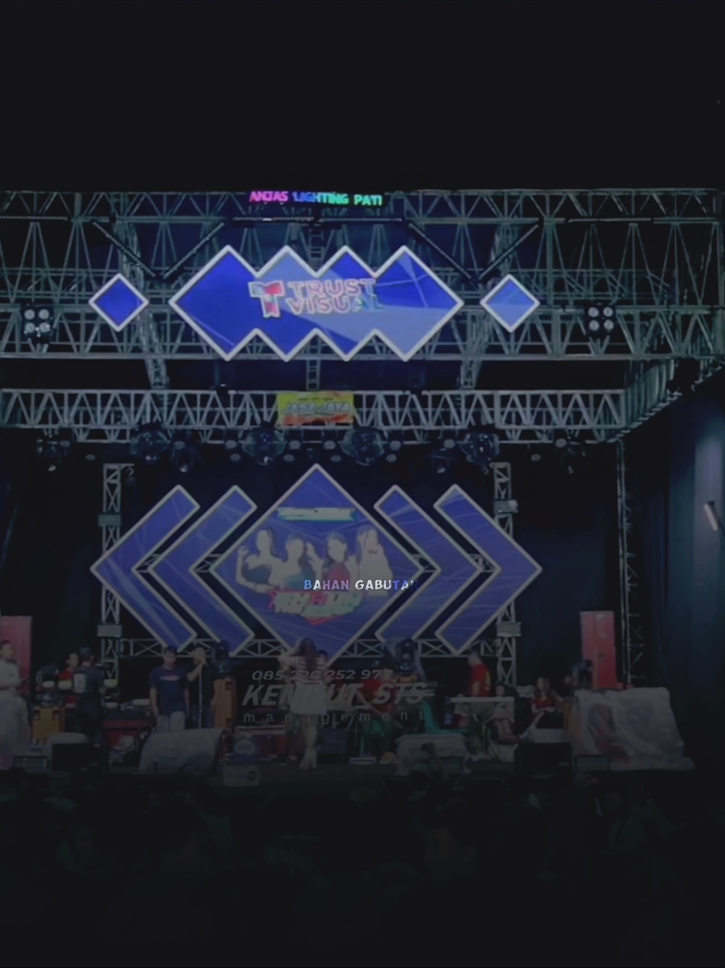 bencii, khusus untuk siapa lagu benci?  khusus seseorang yg membuat saya merasa membencinya 😄😄  .  #dindateratu  #dindateratu😊  #irulciri  #kemputsts  #jasajayaproduction 