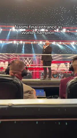 Naomi final entrance as world champion #WWE 
