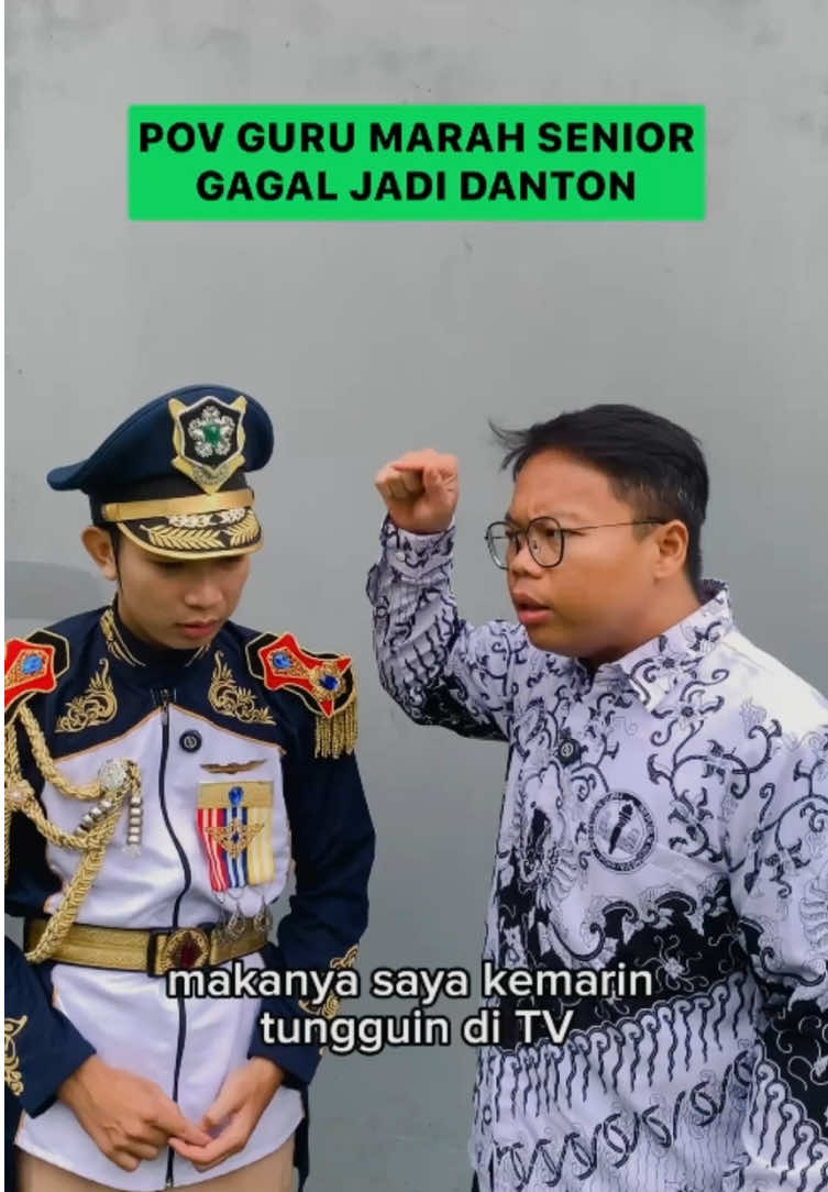 Maaf pak, pasukan abang mau ga kaos yang abang kasih ke pak bandi? Kalau mau komen ya! #paskibra @Dwiki Afrilian 