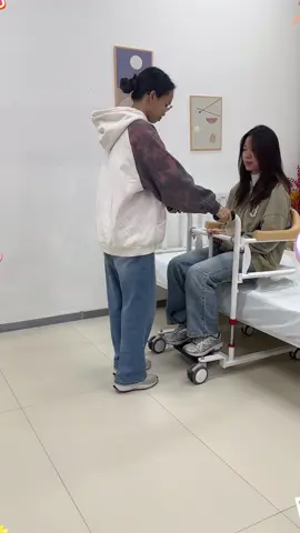 Don't pick up, move the elderly in multiple scenes, and help the elderly to take a bath in the toilet. #medicalsupplycompany #patientcare #elderly #medicalmanufacturing #homecare 
