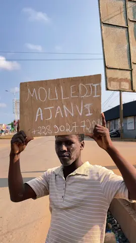 Quand tu cherches l’amour partout, même au feu rouge 🚦😂… Et toi, tu dirais OUI à une rencontre comme ça ? 👀💌 👉 #moulédjiajanvi arrive bientôt … soyez prêts !  #moulédjiajanvi #Tog#TogoVibesrobeat #tiktokmusic 