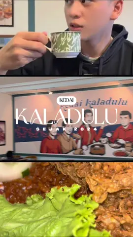 Hi Guys, 👋🏻 aku lagi pergi makan di Kedai Kaladulu 🥰. Aku minum kopi butternya enak rasa kayak orang belanda hahaha ☕️ terus aku makan nasi goreng yg telurnya gurih krispi gitu enak aku suka sama makan nasi cumi dan ada perkedel jagung enak banget 🥰🥰🥰. Suasana tempatnya homie banget… yuk kesini ajak teman2 kalian… #kuliner #surabaya 