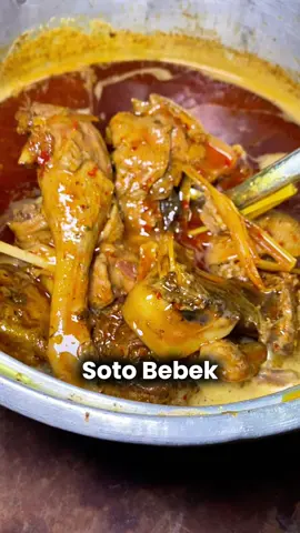 Awalnya takut mau beli eh ternyata menunya murah murah Rumah Makan Pajar Sodiq Gak nyangka banget menunya se enak dan semurah ini Kalian wajib tau dan share video ini Soto Bebek, Bebek Bumbu Hitam, Bebek Kramat, Lontong Kikil dan masih banyak lagi murah enak cobain tah 📍Jl. Raya Suramadu (sisi timur) Kramat Petapan Labang Bangkalan Jawa Timur ⏱️ Buka Jam 8 Pagi - 7 Malam #elmael #sotobebek #bebekbumbuhitam #nasibebekbangkalanmadura #rmpajarsodiq 
