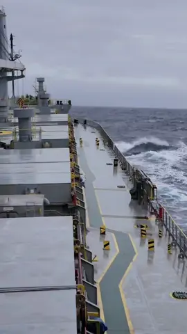 စိတ်ကောက်နဲ့ ပစိဖိတ်သမုဒ္ဒရာကြီး😐😐 #ship #seaman #marine #foryou #myanmartiktok🇲🇲🇲🇲 