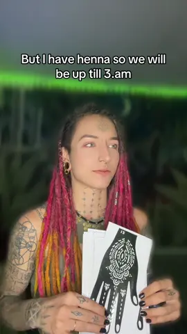 @lizardcat0_0 and me having fun with henna.  #henna #dreadlocks #art #tattoo #humor 