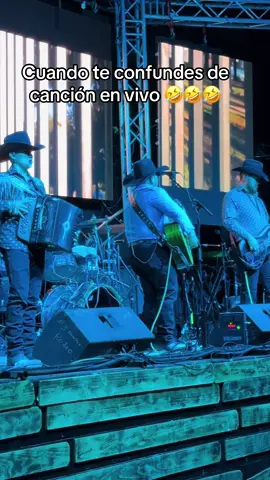 🤦🏽‍♂️😭jajajaa para Que vean que no es playback😇🫶🏽❤️ @Konzentido_Oficial si toca la canciones en vivo 😂❤️‍🔥#konzentido #parati🎷 #miqueassax #norteñas #fypシ゚viral 
