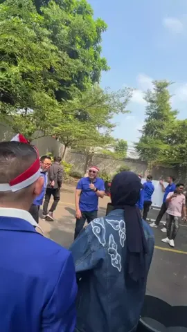 Momen Ketum PAN Zulkifli Hasan hadir langsung memeriahkan suasana Kemerekaan RI ke 80 Tahun di DPP PAN. Setelah upacara TerPantau Para Kabinet dan Anggota DPR RI pun mengikuti berbagai lomba yang seru dan penuh kebersamaan  @zul.hasan #ZulkifliHasan #HUTPAN #PartaiAmanatNasional #HUT80RI 