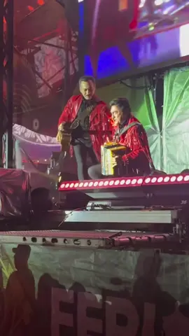 Sufre caída Jorge Hernández de Los Tigres Del Norte!! Pero aunque el golpe haya sido duro el nunca dejo de cantar para su publico! Un Gran cantante! Todo un profesional! #noticias #lostigeresdelnorte #fyp #parati #cantante 