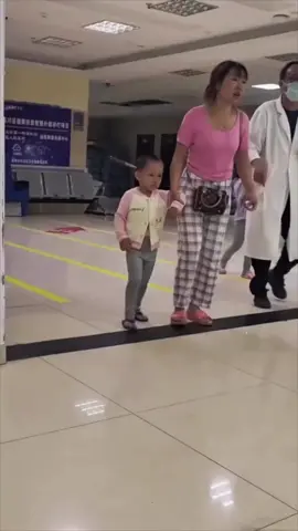 #news from the #UnitedStates and around the #world. In China doctors were able to remove a knife from a child's head, after an accident in her home. #politics #music 