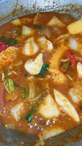 seblak dalam wajan ini, toping ala yang kamu gak suka gais.. ☺ #kuliner #seblak 