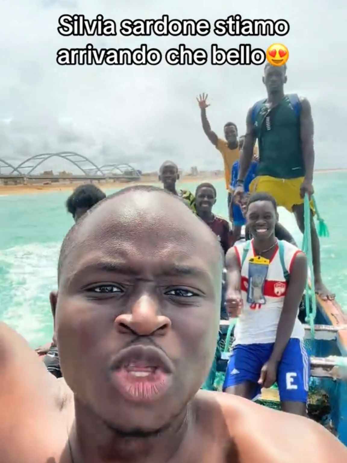 Comprendo l'ironia del video anche se non credo ci sia molto da ridere sull'immigrazione clandestina. Se sono queste le 