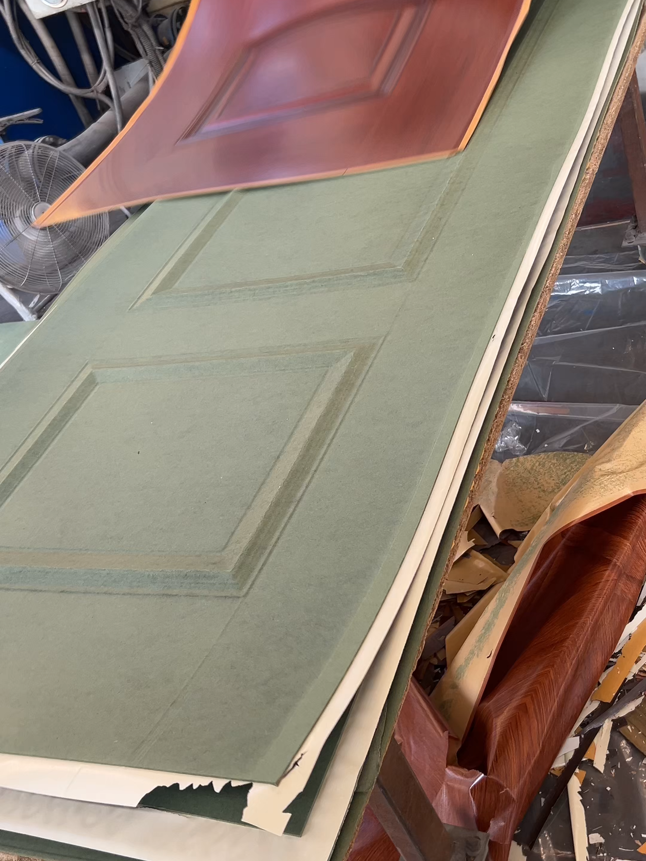 The professional production line ensures the quality.#fyp #factorywork #factory #doorpanel #woodendoor #ODM #noithatgo #madeinchina #manufacture #woodworking #foryou #doors #doorpaneldesign #cuagotunhien