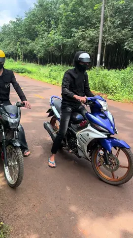 Hai xe lên đường cảm ơn bà con ủng hộ 