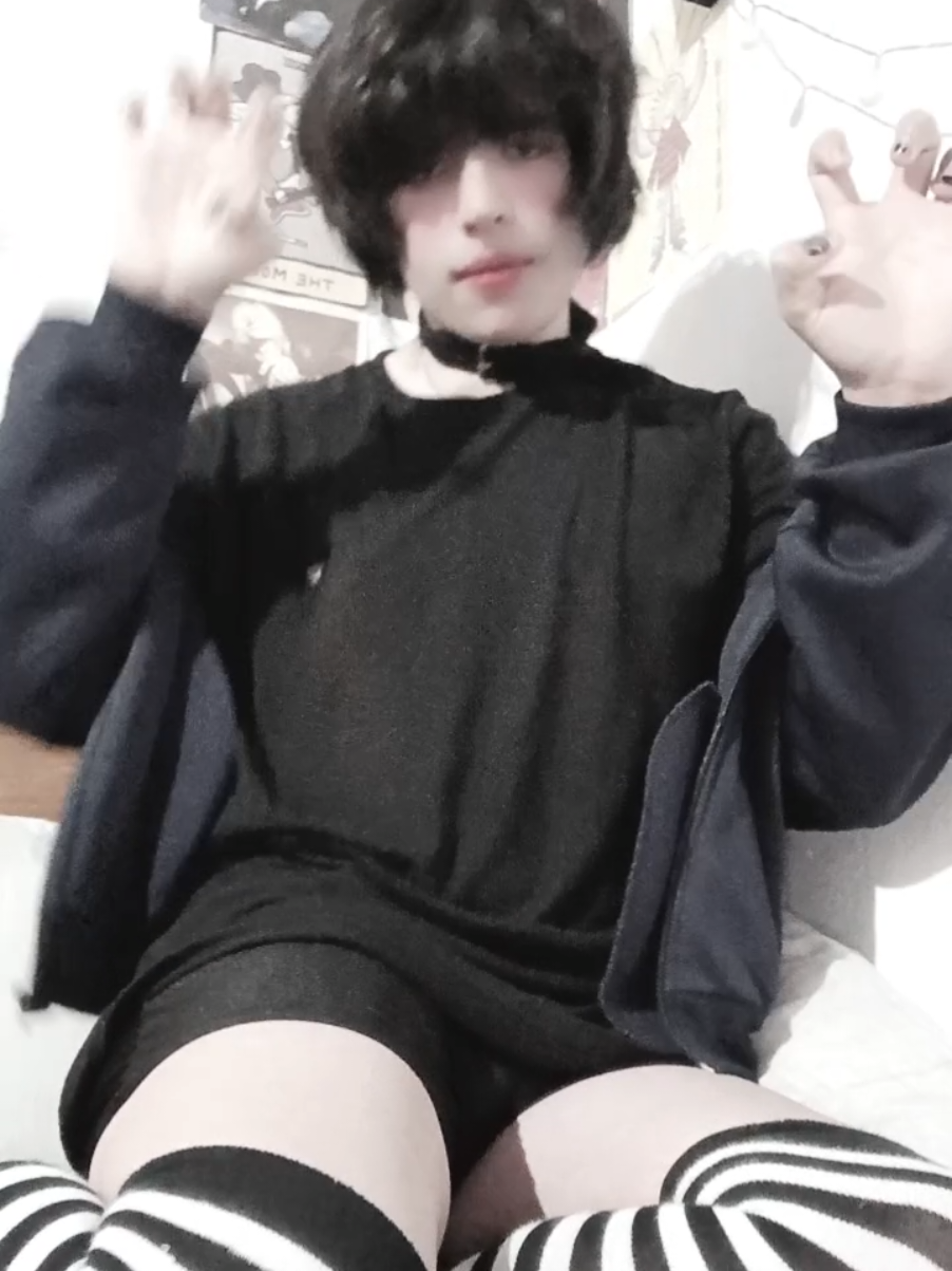 si saco las uñas t puedo arañar, car kitty cat kitty cat cat cat >゜))))彡 . . . . . . . . . . #femboy #Femboy #sisacolasuñastepuedoarañar #fyp #foryou 