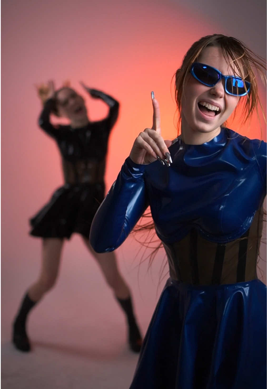 Black dress or Blue dress?🖤💙 Check out our website: elinharness.com Instagram: elinharness.official