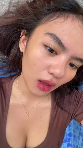 obvious bang hirap na hirap ‘yan siya….? BYE, WTHELLY