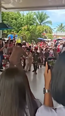 Totalitas,,, Bocah Cosplay jadi Presiden Prabowo Subianto Sukses curi perhatian di tengah karnaval. . . . . . #updatepinrangterkini #infoinfo #pinranginfo 