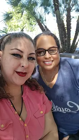 cuando tu hermana te sige el rollo #aztec_marlu #sister #family #sanbernardino #tagyourbestfriend 