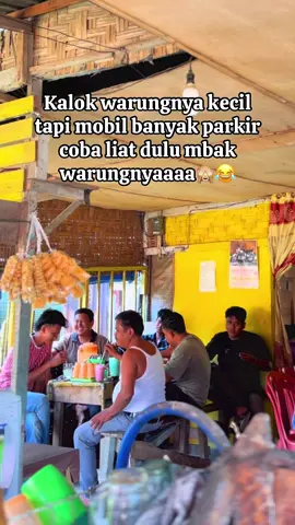 Mbaknya ramah,baik hati,dan tidak sombongggg.yang paling penting parkiran nya luas,kalok istirahat disini mudah mudahan amannnn!!!!jgn lupa singgah pak supir😅😝#fyp #elnusapetrofin #suryadumai #warungungkep ##trend 